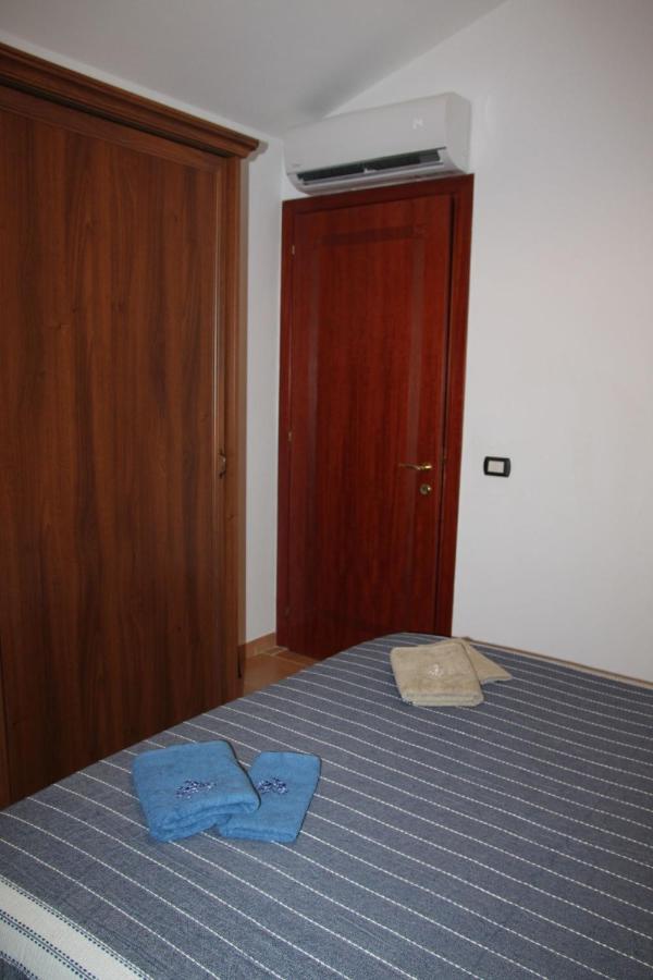 Magibac Due - Casa Vicino Aeroporto E Mater Olbia Appartement Buitenkant foto