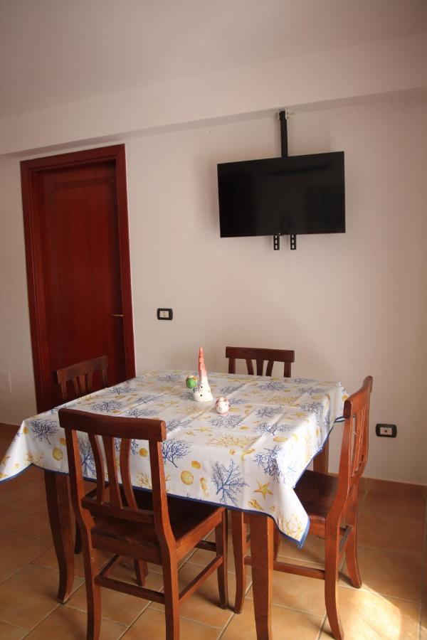 Magibac Due - Casa Vicino Aeroporto E Mater Olbia Appartement Buitenkant foto