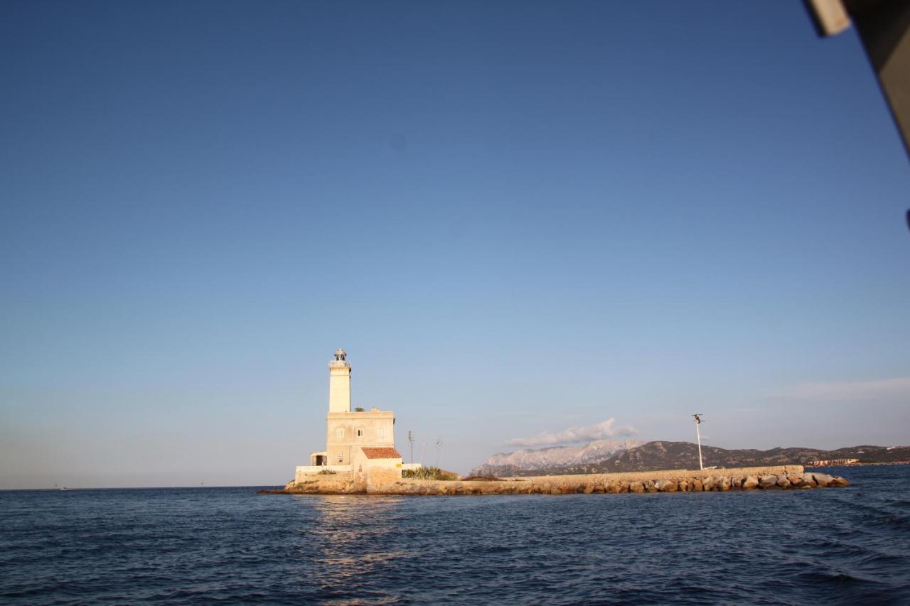 Magibac Due - Casa Vicino Aeroporto E Mater Olbia Appartement Buitenkant foto