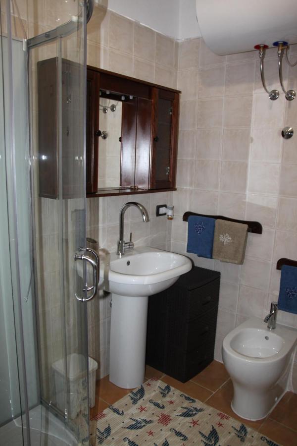 Magibac Due - Casa Vicino Aeroporto E Mater Olbia Appartement Buitenkant foto