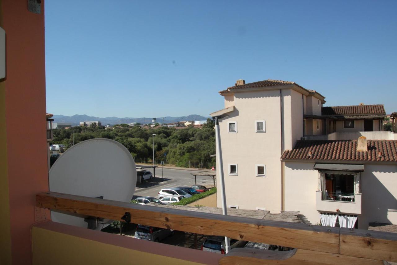 Magibac Due - Casa Vicino Aeroporto E Mater Olbia Appartement Buitenkant foto