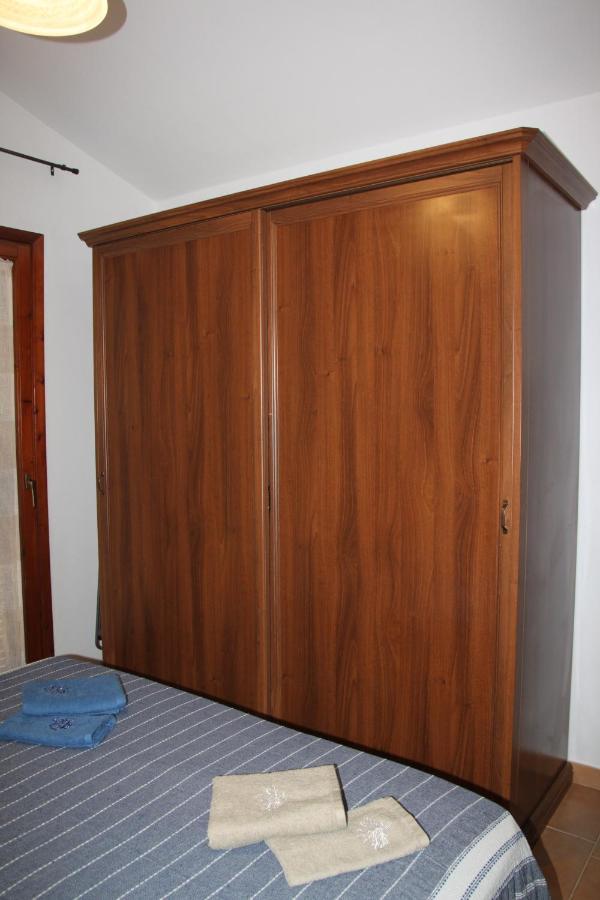 Magibac Due - Casa Vicino Aeroporto E Mater Olbia Appartement Buitenkant foto