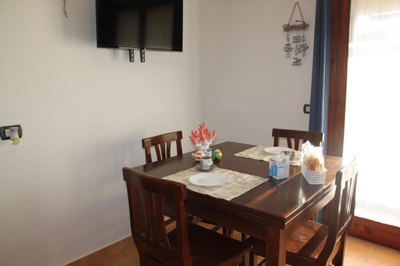 Magibac Due - Casa Vicino Aeroporto E Mater Olbia Appartement Buitenkant foto